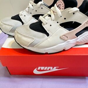 Nike Kids' Black and Cream Sneakers